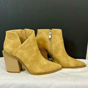 Women’s Fashion Stack Heels Ankle Booties / Beige / Size 5